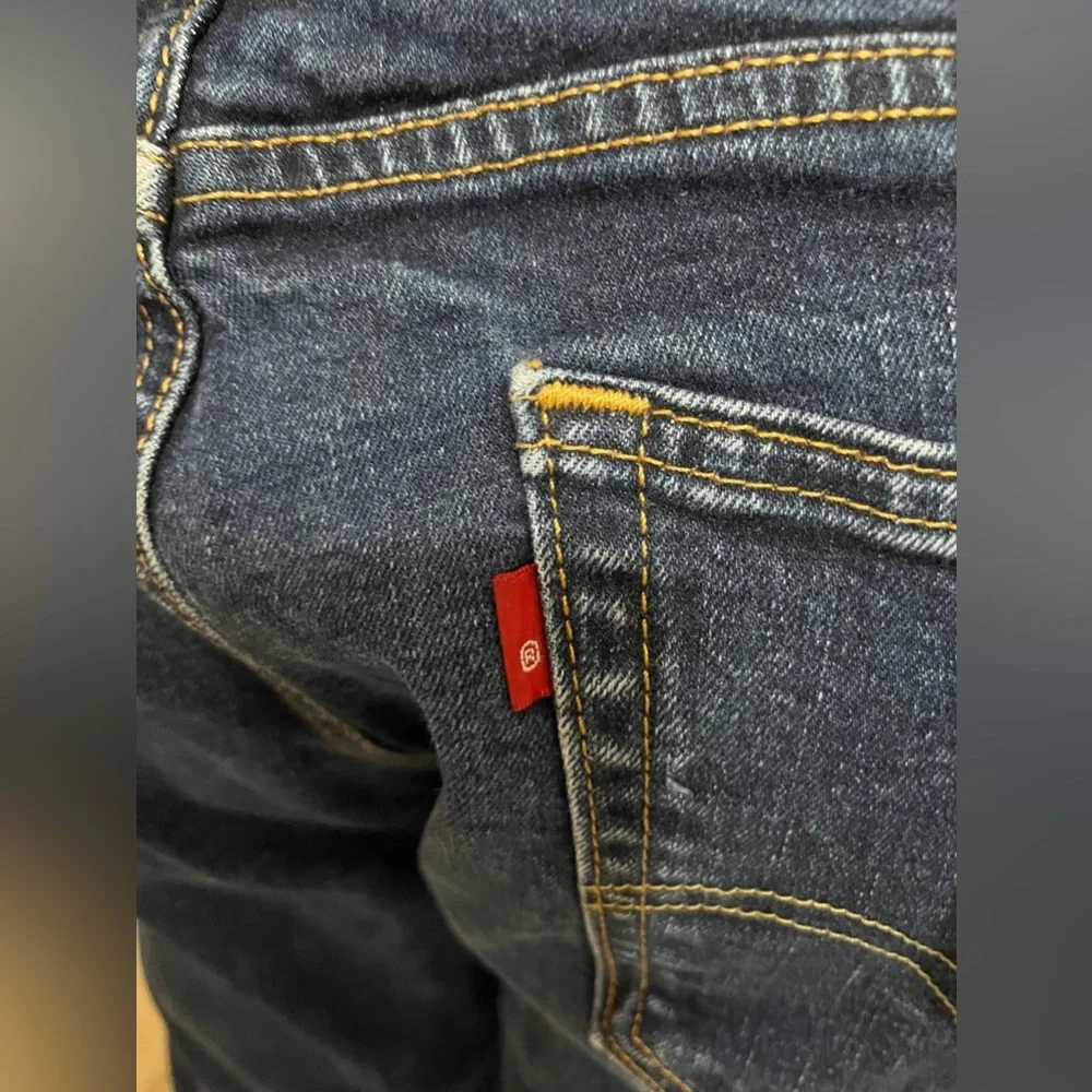 (16) Levi's 505 Classic Blue Jeans with Iconic Patch